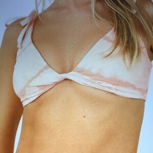 Dippin daisy’s zuma Bikini top NWT